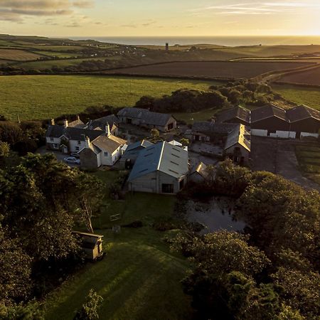 Downe Cottages Hartland Exteriör bild