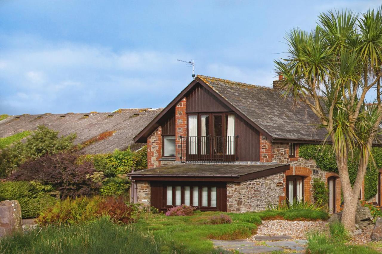 Downe Cottages Hartland Exteriör bild