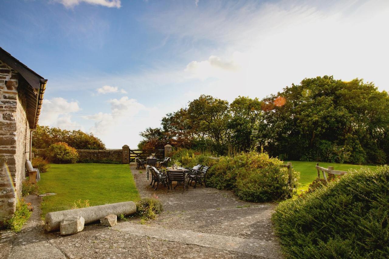 Downe Cottages Hartland Exteriör bild