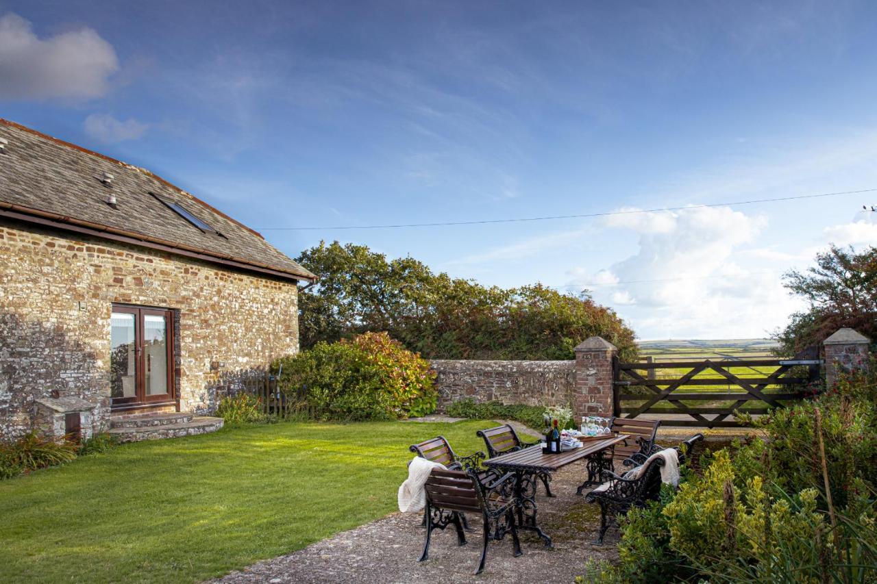 Downe Cottages Hartland Exteriör bild